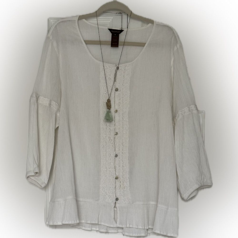 Timeless! Multiples white button top! - Picture 2 of 16